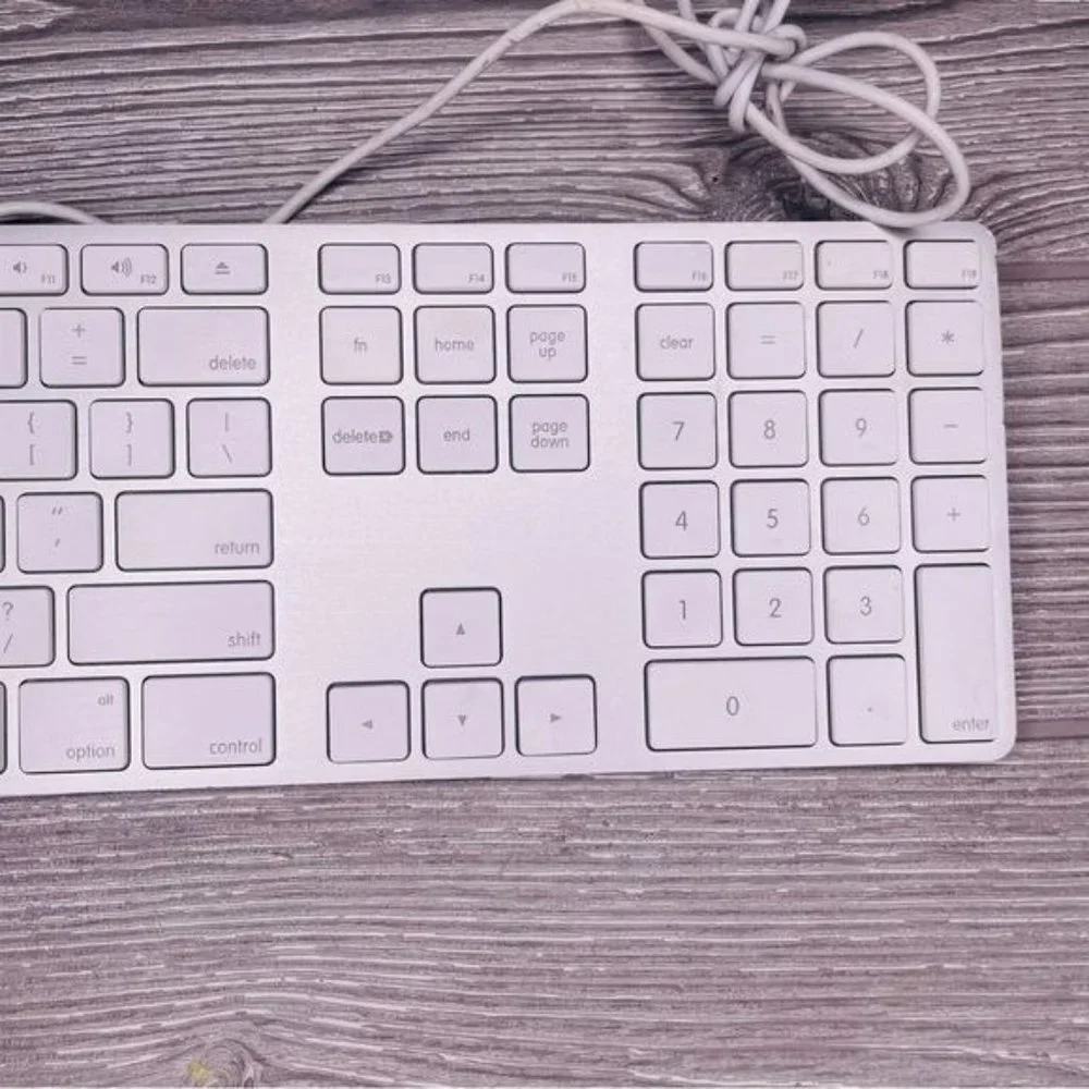Apple A1243 USB Wired Aluminum Keyboard for office / electronics computer works